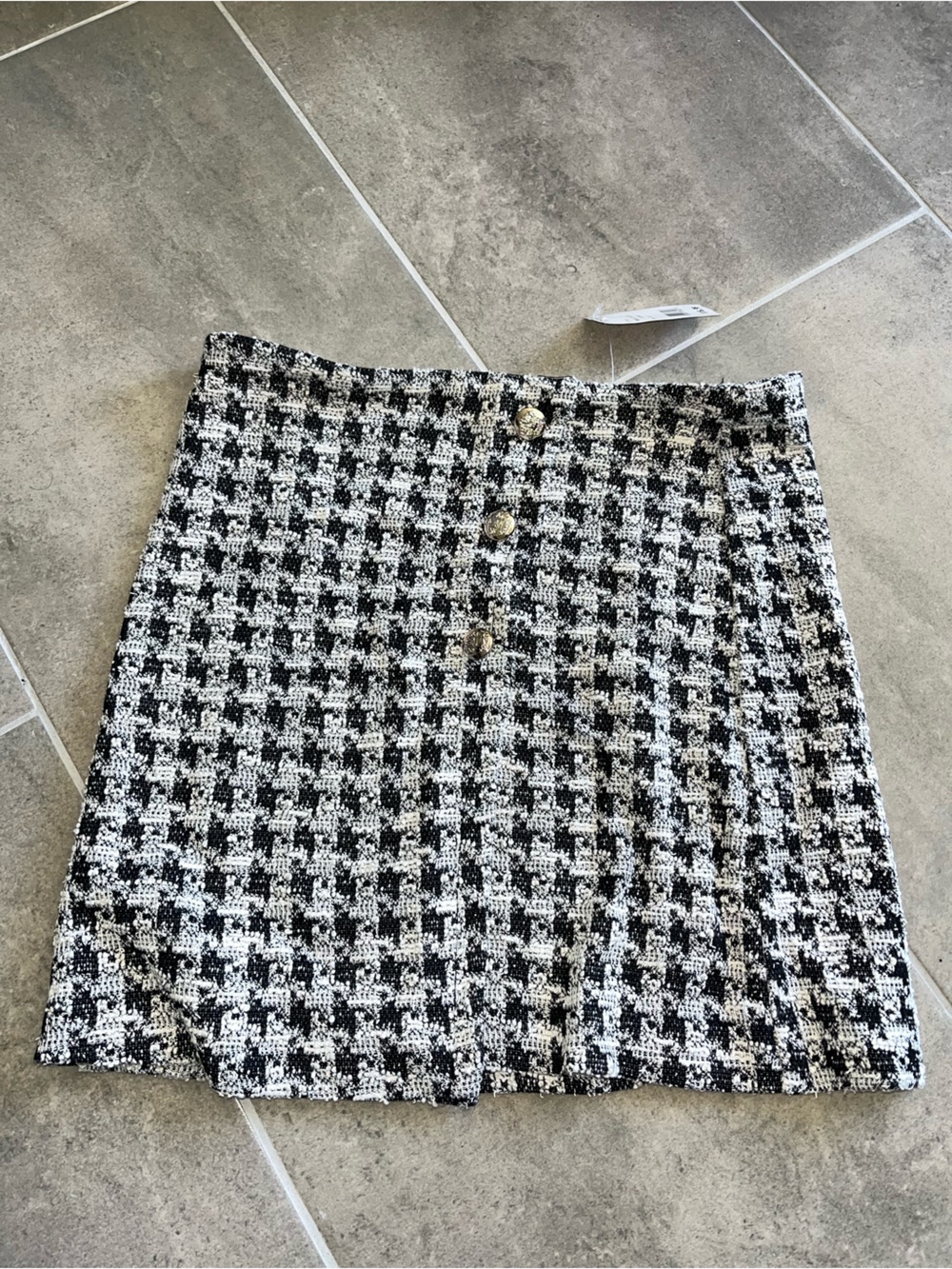 Discovery Black and White Houndstooth Skirt w/ Gold Buttons Brand New